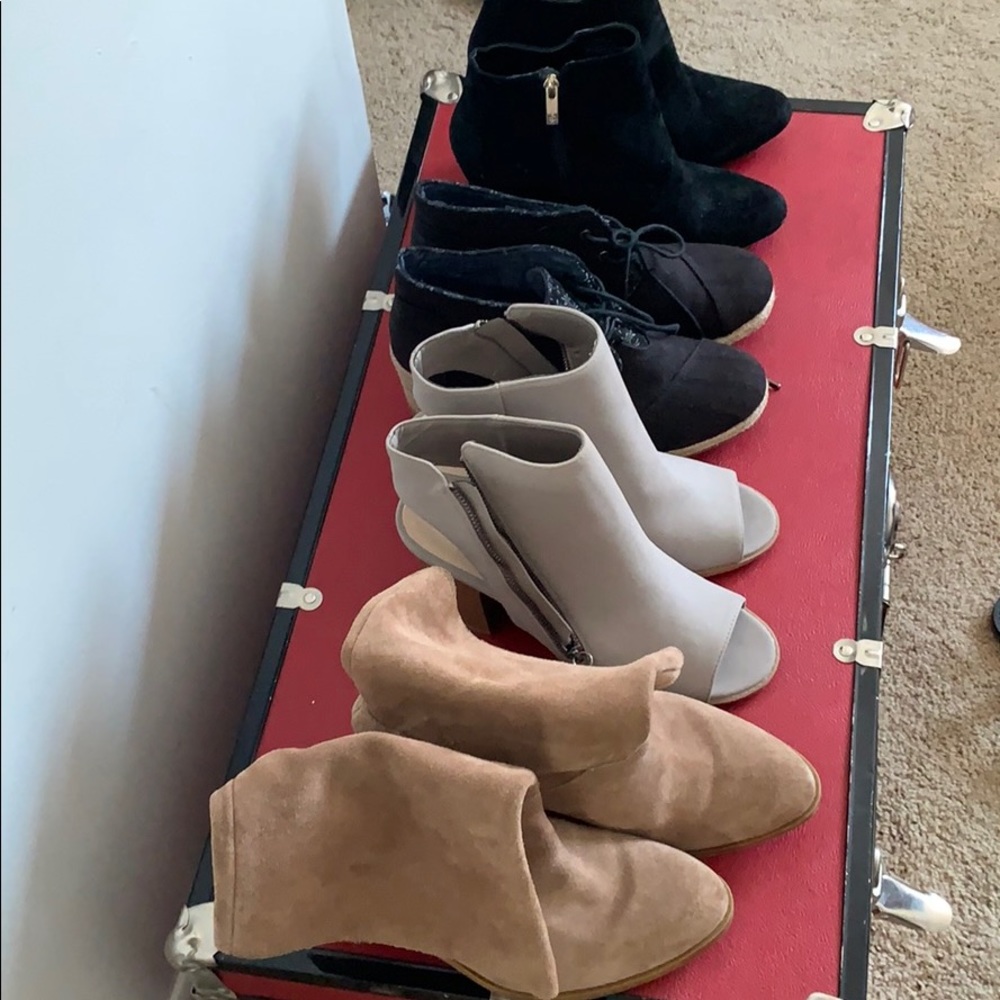 4 pairs of shoes